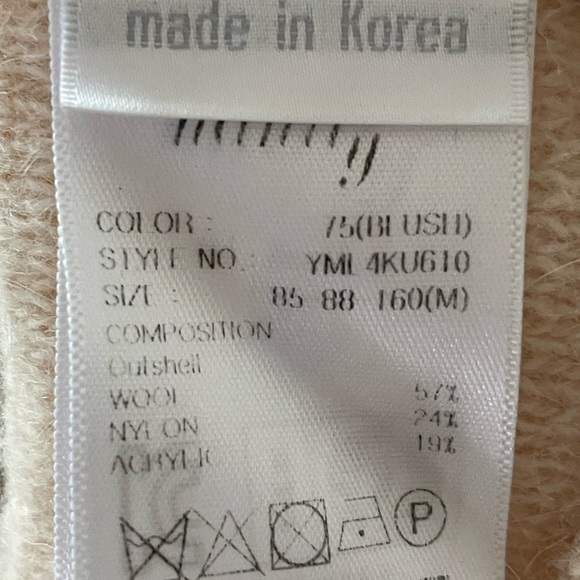 Comfy stylish oversized sweater. Size M - Picture 7 of 8